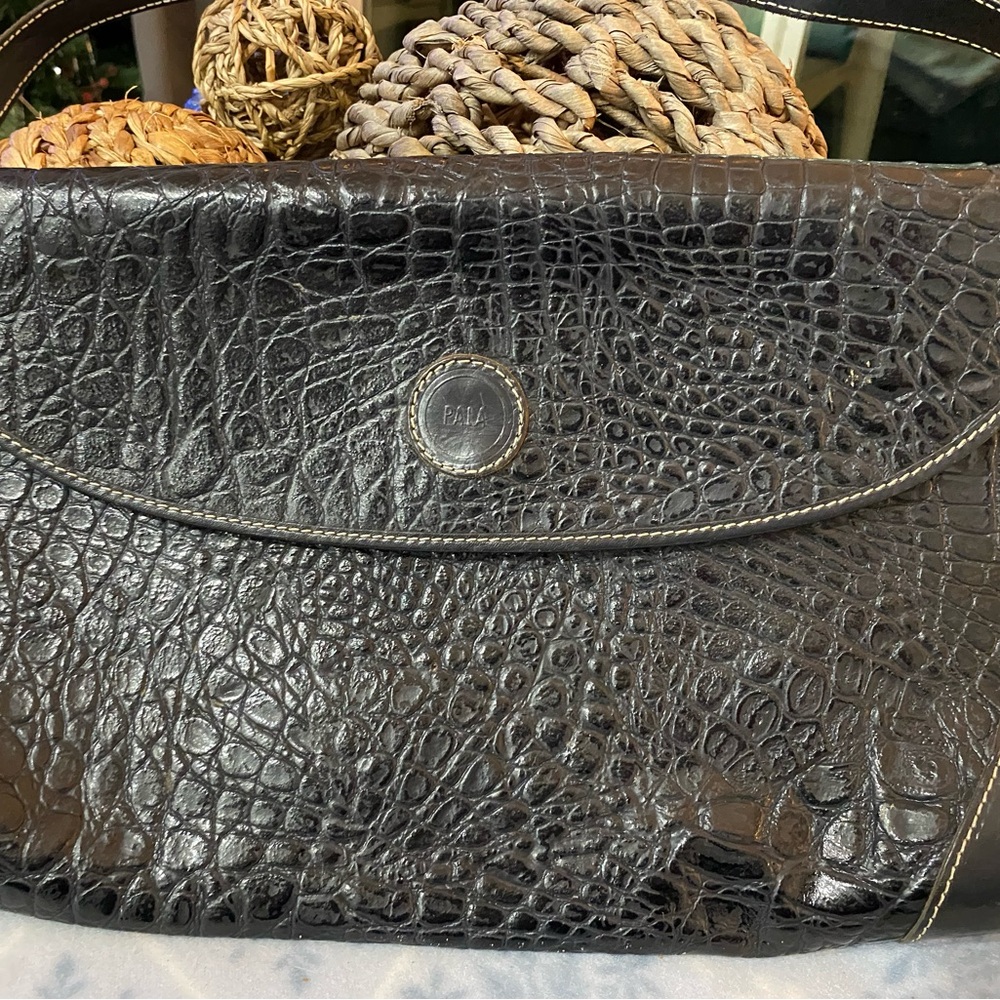 Elegant Black Crocodile-Embossed Women's Bag